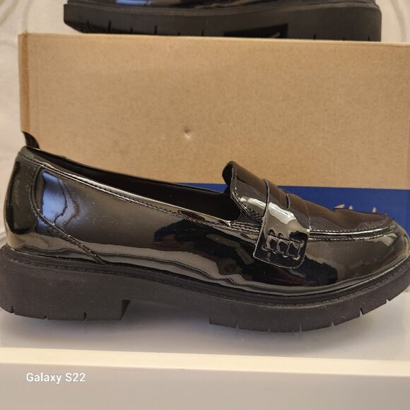 Clarks Patent Leather " Westlynn Ayla" Loafers. NIB. Size 9.5 Wide - Picture 1 of 9